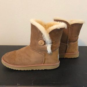 Tan Bailey Button UGG boots 💕